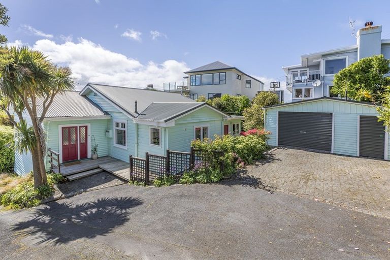 Photo of property in 25 Tai Paku Paku Road, Karaka Bays, Wellington, 6022