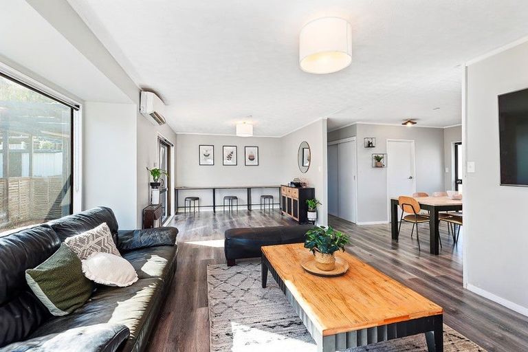 Photo of property in 43 Mercury Way, Whitby, Porirua, 5024