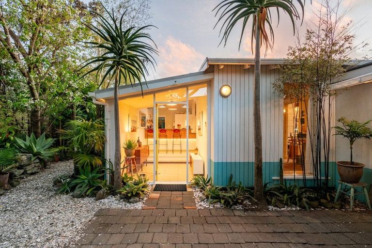 Photo of property in 121 Wellington Road, Paekakariki, 5034