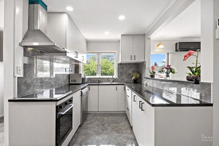 Photo of property in 51 Stottholm Road, Titirangi, Auckland, 0604