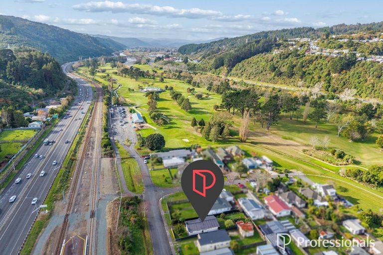 Photo of property in 22 Golf Road, Manor Park, Lower Hutt, 5019