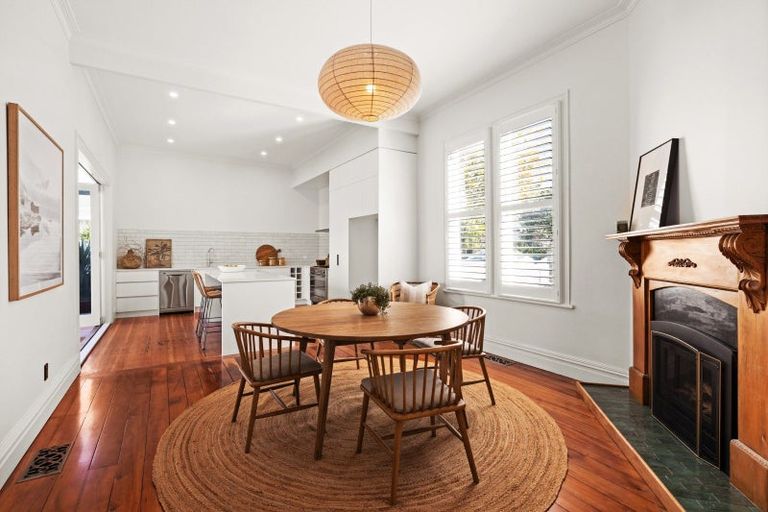 Photo of property in 27 Napier Terrace, Hospital Hill, Napier, 4110