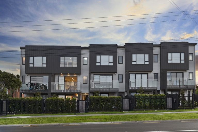 Photo of property in 2c Fowler Street, Northcote, Auckland, 0627