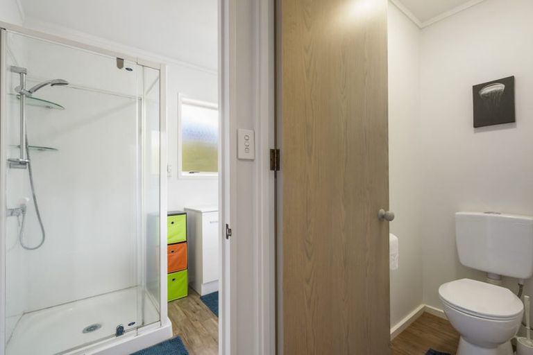 Photo of property in 2/42 Rua Road, Glen Eden, Auckland, 0602