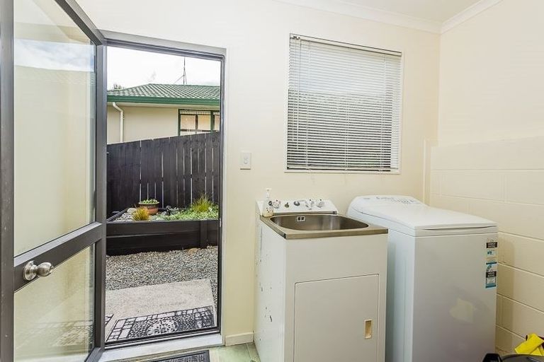 Photo of property in 36 Hewlett Road, Massey, Auckland, 0614
