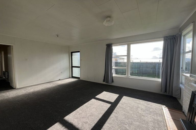 Photo of property in 21 Manu Crescent, Upper Vogeltown, New Plymouth, 4310