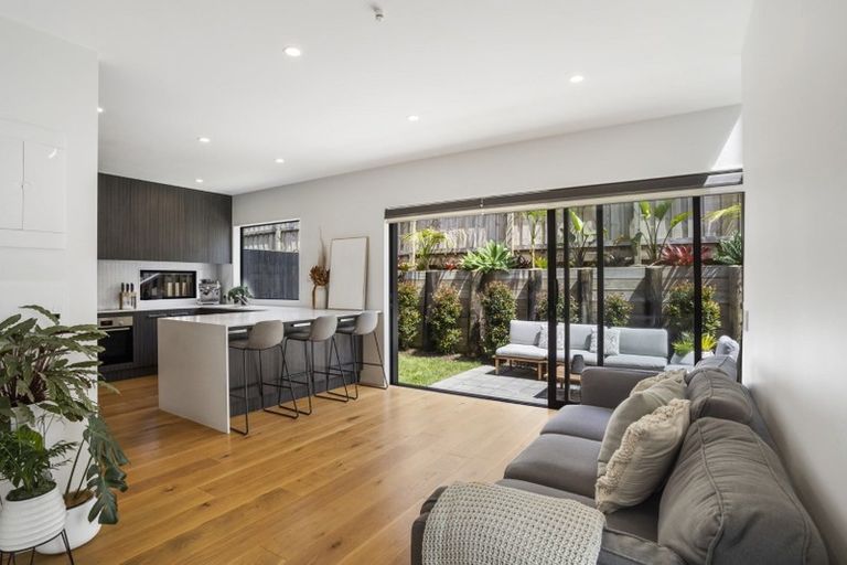 Photo of property in 21d Chippendale Crescent, Birkdale, Auckland, 0626