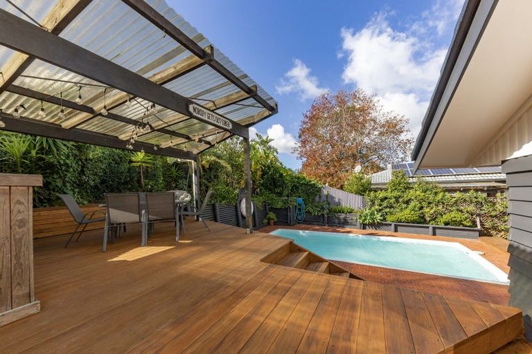 Photo of property in 56 Cyclarama Crescent, Massey, Auckland, 0614