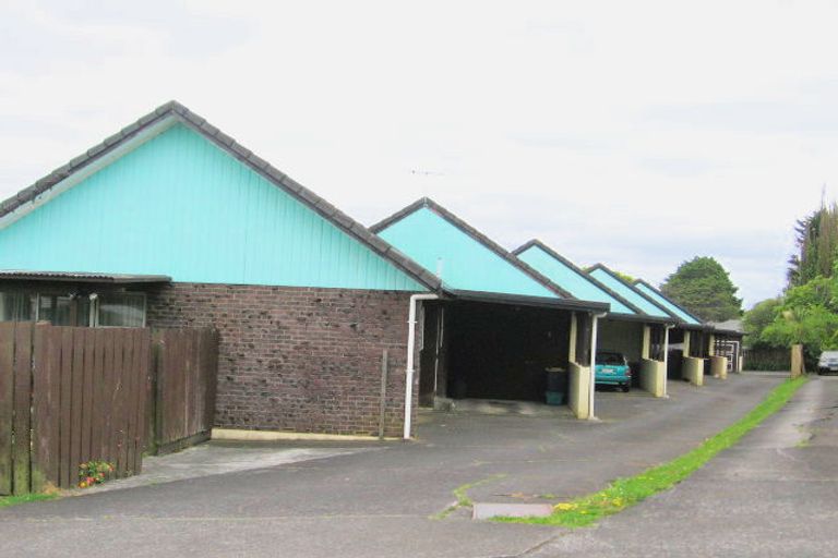 Photo of property in 2/68 Clayburn Road, Glen Eden, Auckland, 0602