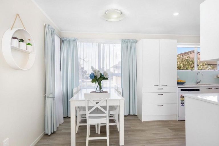 Photo of property in 47 Hassan Drive, Massey, Auckland, 0614