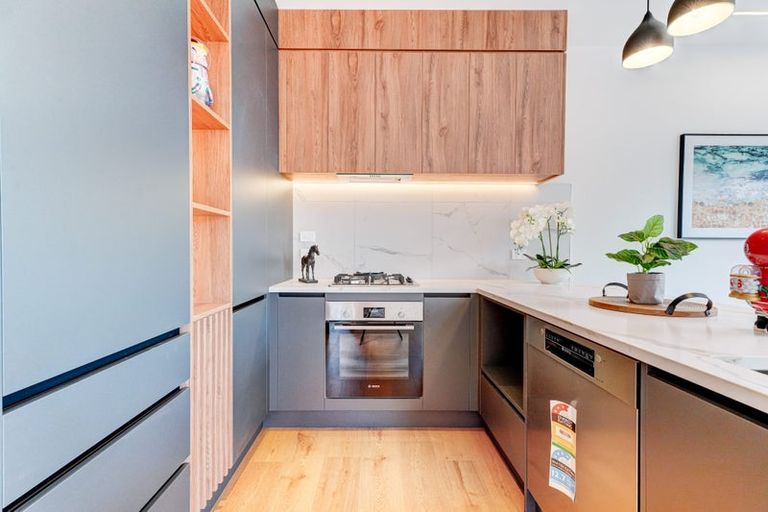 Photo of property in 2 Tiri View Place, Waiake, Auckland, 0630