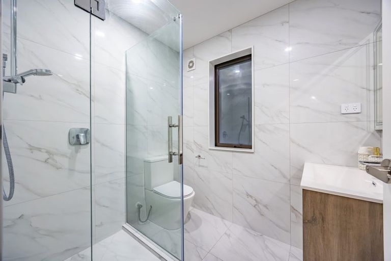 Photo of property in 3c Dawnhaven Drive, Te Atatu Peninsula, Auckland, 0610