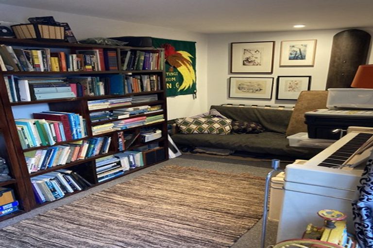 Photo of property in 33 Rua Street, Lyall Bay, Wellington, 6022