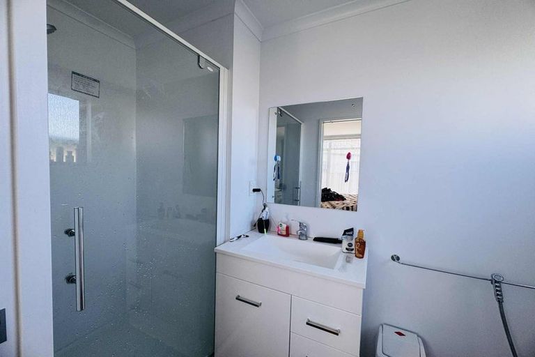 Photo of property in 48 Exeter Crescent, Takaro, Palmerston North, 4412