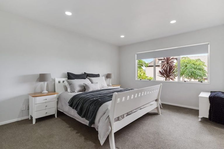 Photo of property in 11 Tyrico Close, Unsworth Heights, Auckland, 0632