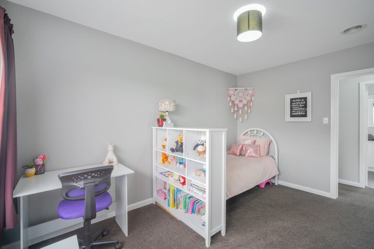 Photo of property in 31 Oriana Crescent, Hornby, Christchurch, 8042