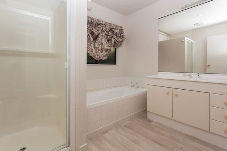 Photo of property in 29 Garreg Road, Fendalton, Christchurch, 8052