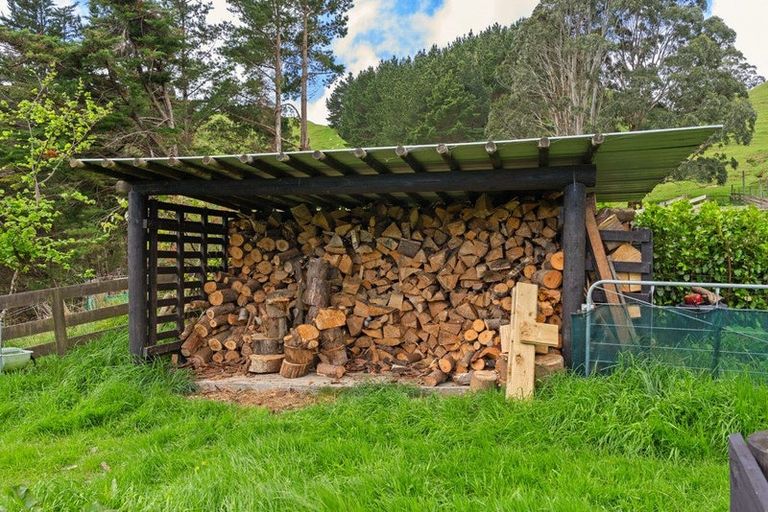 Photo of property in 105 Waterfall Road, Paraparaumu, 5032