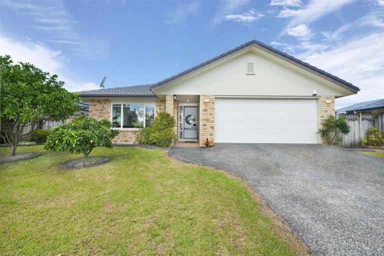 Photo of property in 15 Hillwell Drive, Henderson, Auckland, 0612