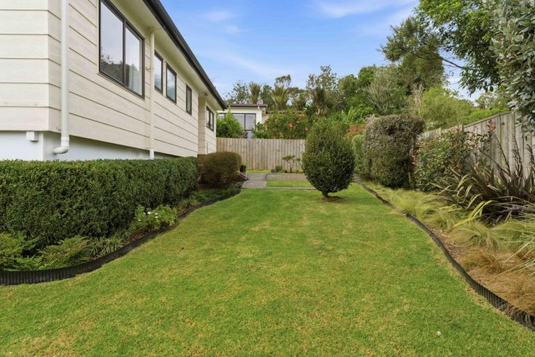Photo of property in 2/26 Sunward Rise, Glenfield, Auckland, 0629