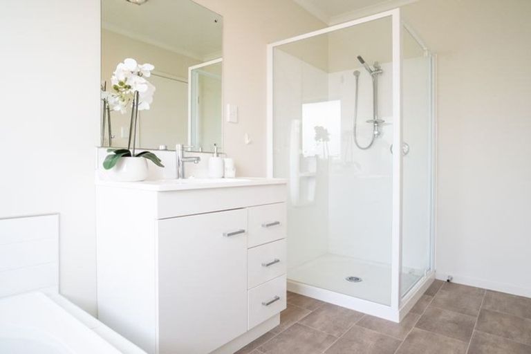 Photo of property in 21 Faringdon Boulevard, Rolleston, 7615