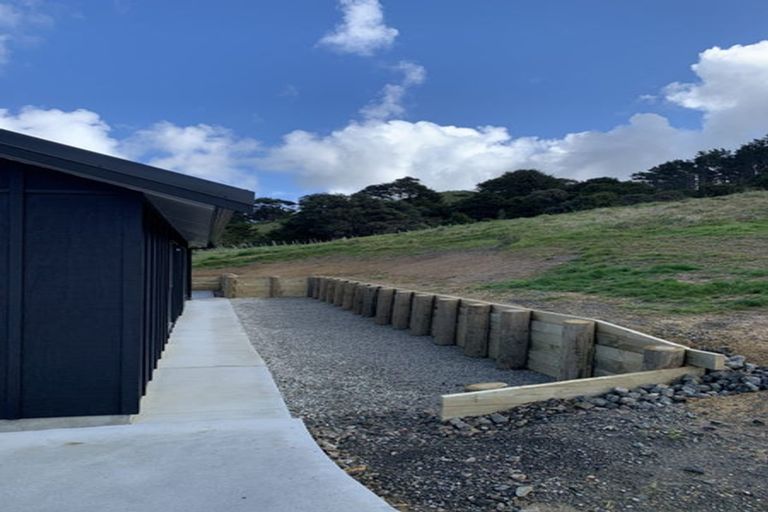 Photo of property in 1056 Peak Road, Helensville, 0875