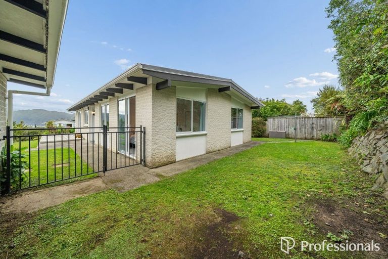 Photo of property in 6 Viscount Grove, Kelson, Lower Hutt, 5010