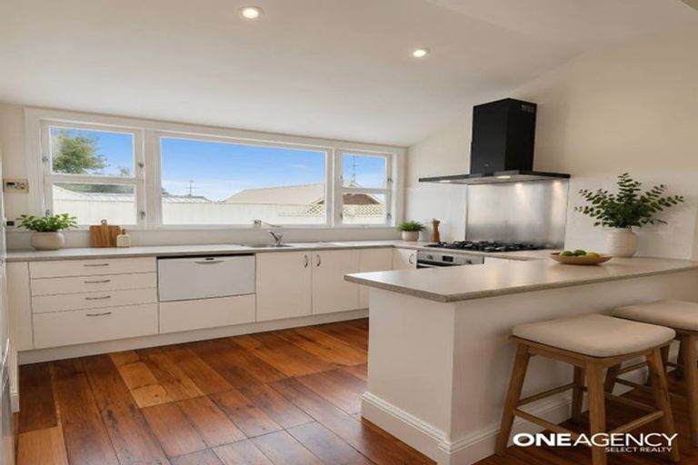 Photo of property in 5 Aorangi Terrace, Thorndon, Wellington, 6011