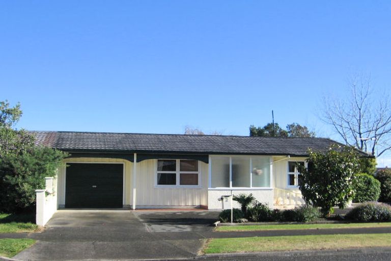 Photo of property in 2 Bennett Place, Onekawa, Napier, 4110