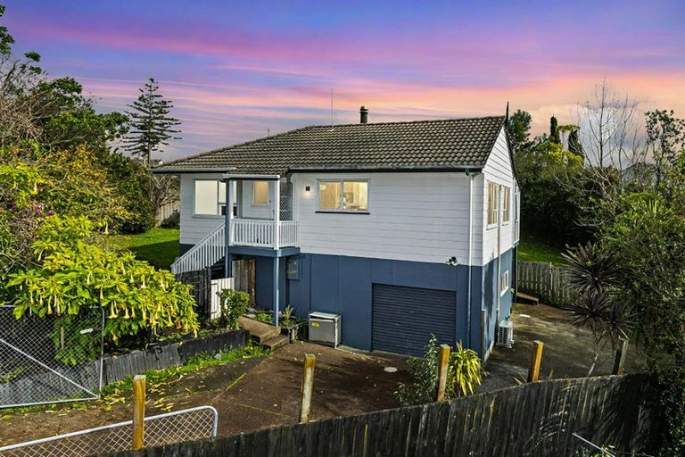 Photo of property in 11 Landsdale Place, Massey, Auckland, 0614