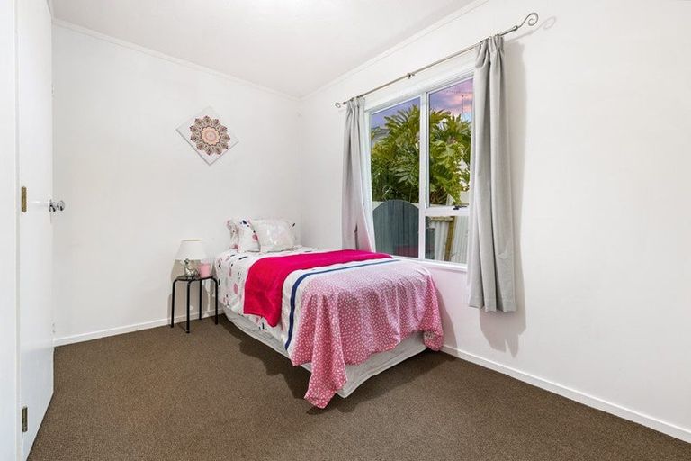Photo of property in 24 Garton Drive, Massey, Auckland, 0614