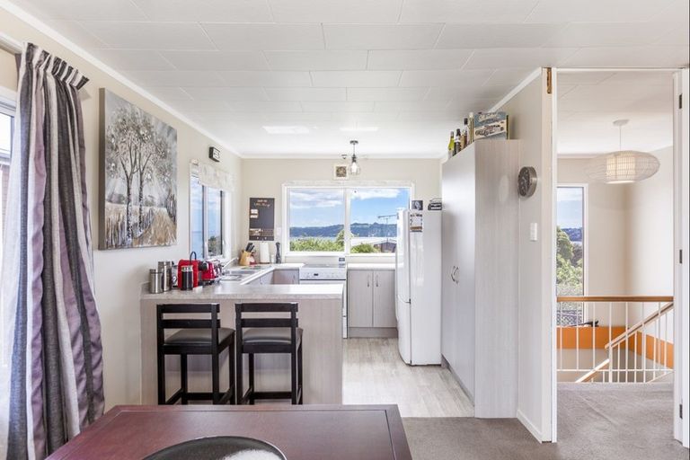 Photo of property in 29 Melandra Road, Stanmore Bay, Whangaparaoa, 0932