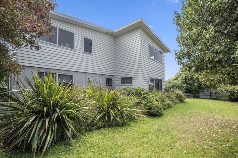 Photo of property in 42 Waverton Terrace, Churton Park, Wellington, 6037