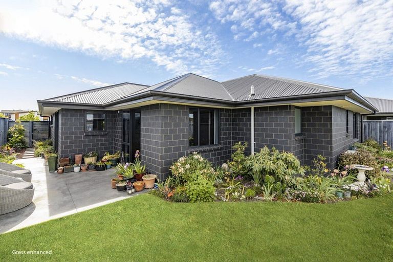 Photo of property in 43 Westpark Boulevard, Rangiora, 7400