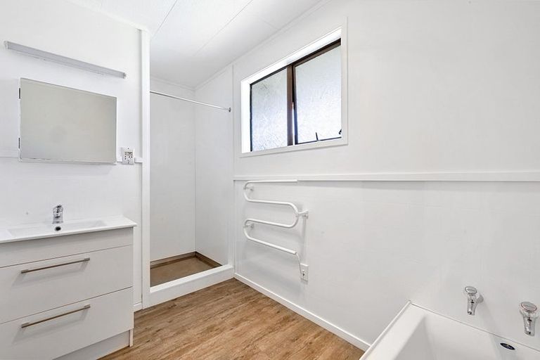 Photo of property in 194 Mangorei Road, Merrilands, New Plymouth, 4312