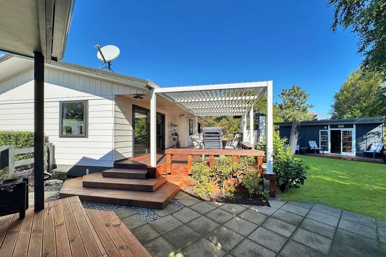 Photo of property in 11 Gibbs Place, Kinloch, Taupo, 3377