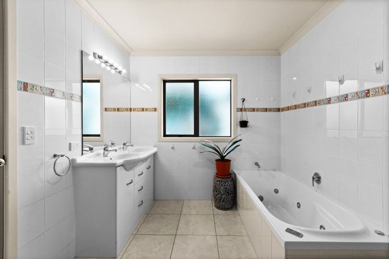 Photo of property in 28a Howard Road, Taradale, Napier, 4112