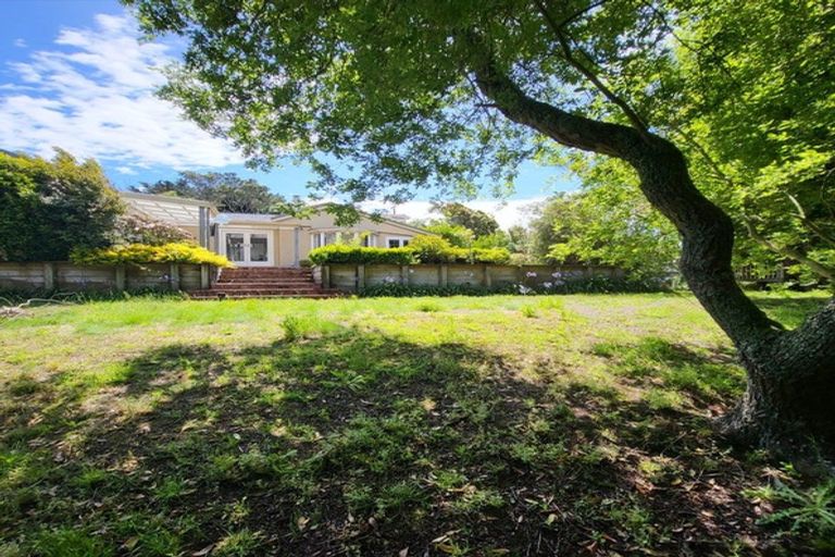 Photo of property in 10 Hillview Crescent, Paparangi, Wellington, 6037