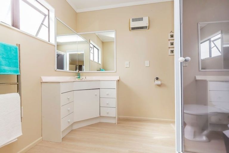 Photo of property in 4 Ashfield Grove, Churton Park, Wellington, 6037