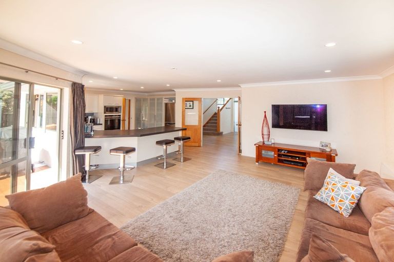 Photo of property in 10 Marford Grove, Churton Park, Wellington, 6037