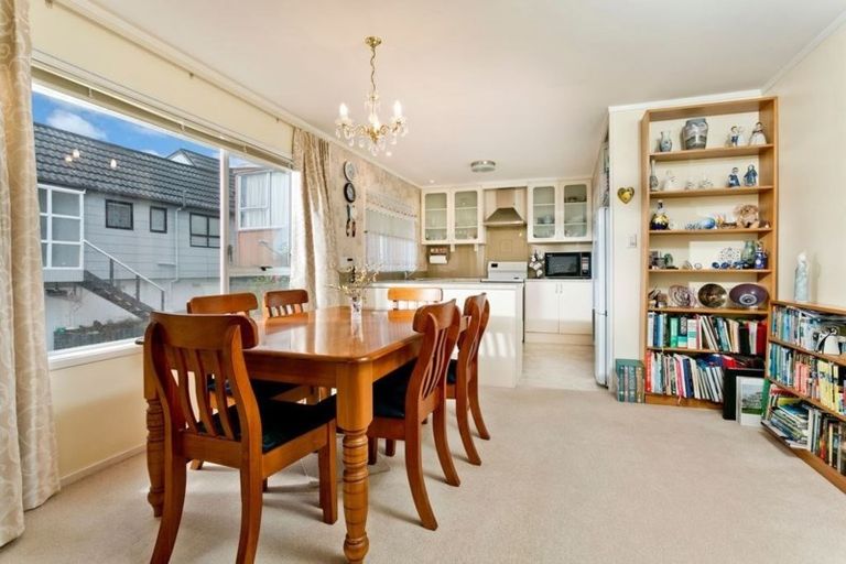 Photo of property in 2/82 Pupuke Road, Hillcrest, Auckland, 0627