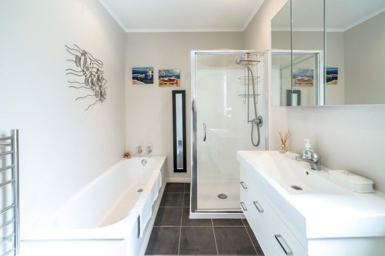 Photo of property in 52 Kempton Street, Greytown, 5712