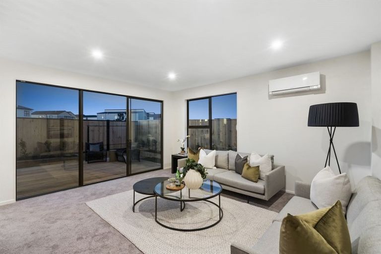 Photo of property in 2 Ocean Breeze Avenue, Hobsonville, Auckland, 0616