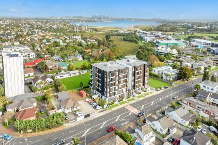 Photo of property in Frank Sargeson Apts, 202/74 Anzac Street, Takapuna, Auckland, 0622