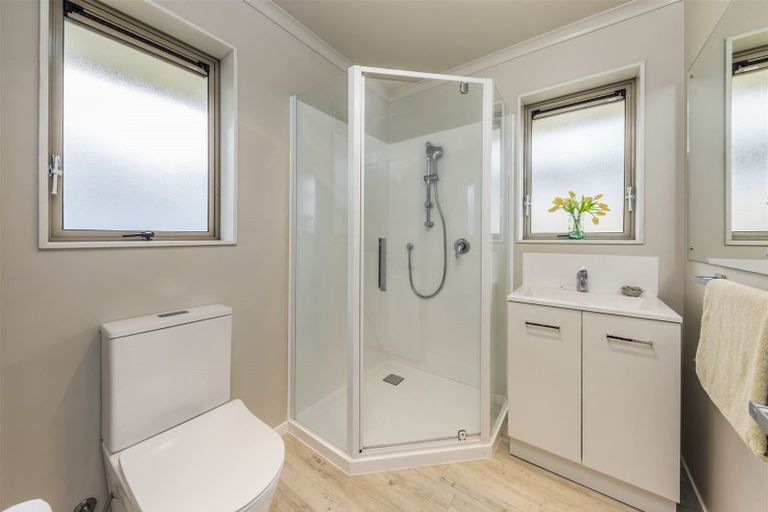 Photo of property in 20a Waterview Road West, Takanini, 2112