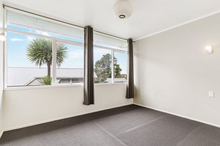 Photo of property in 1 Rickards Place, New Lynn, Auckland, 0600