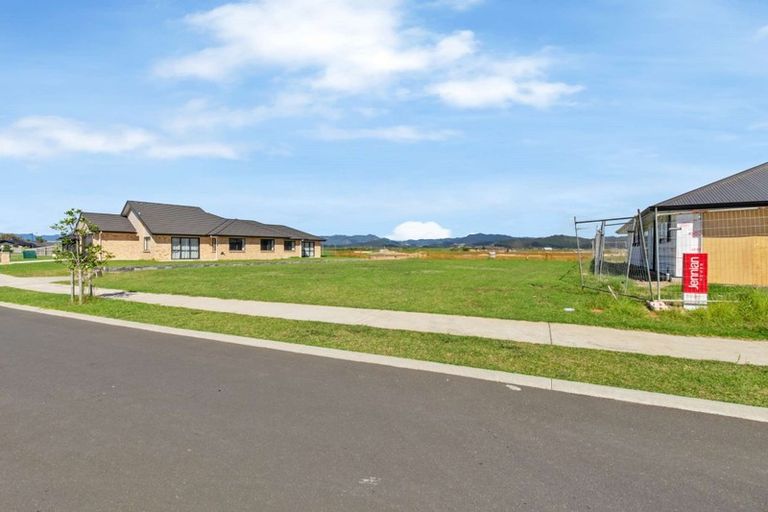 Photo of property in 121 Kupe Drive, Whitianga, 3510