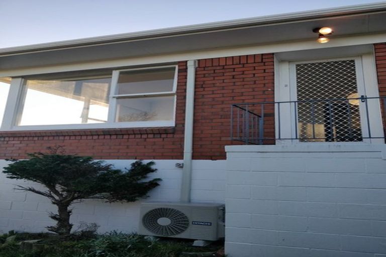 Photo of property in 2/6 Stanley Road, Glenfield, Auckland, 0629