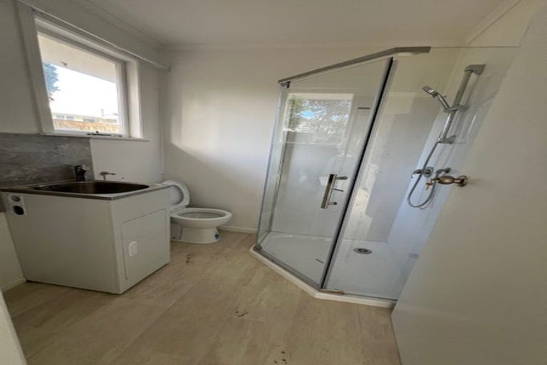 Photo of property in 73 Totaravale Drive, Totara Vale, Auckland, 0629