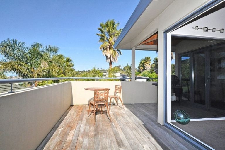 Photo of property in 182 Whangaparaoa Road, Red Beach, 0932